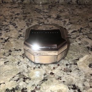 Fenty Beauty Setting Powder “Banana”